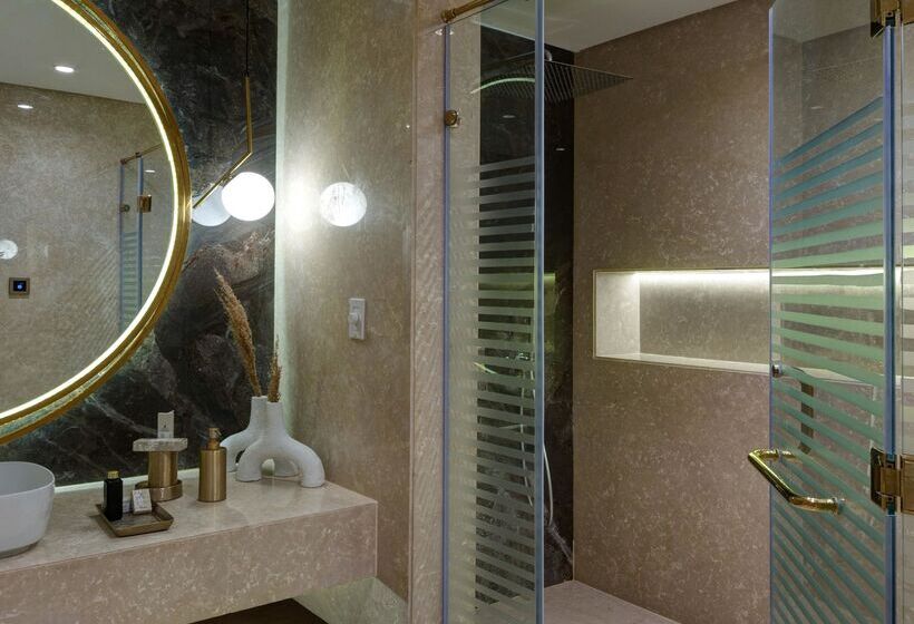 سوییت, Triumph Luxury