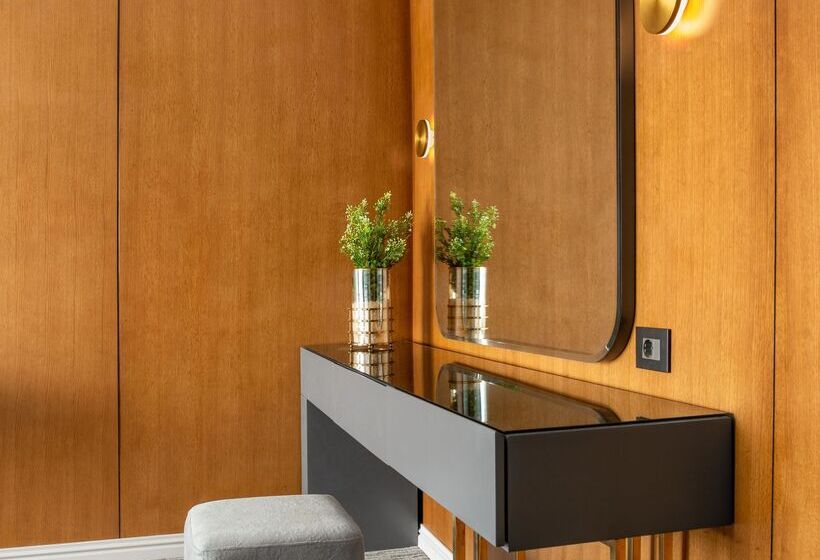 سوییت, Triumph Luxury