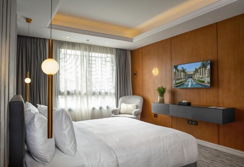 سوییت, Triumph Luxury