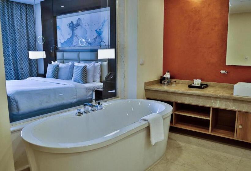 اتاق لوکس با تخت بزرگ, Triumph Luxury