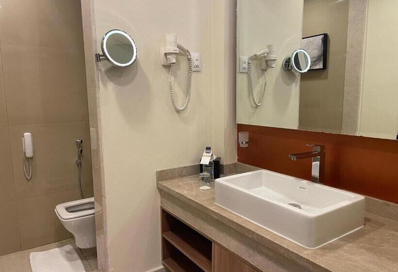 اتاق لوکس با تخت بزرگ, Triumph Luxury