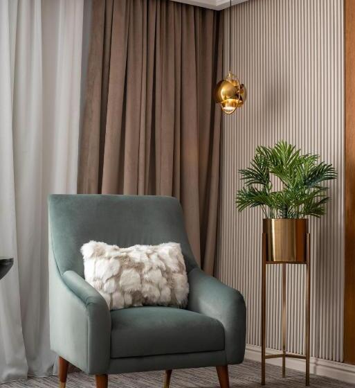 سوییت, Triumph Luxury