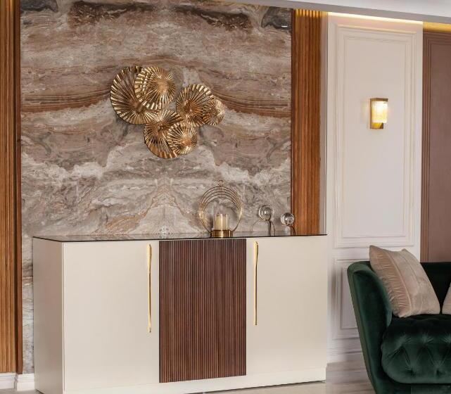 سوییت خانوادگی, Triumph Luxury