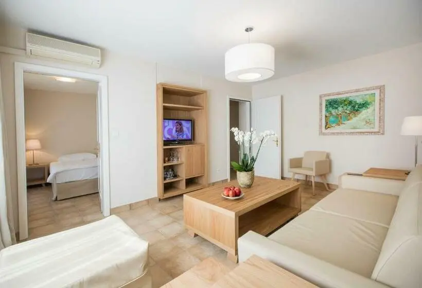 سوییت جونیور با بالکن, Villa Delta Suites House