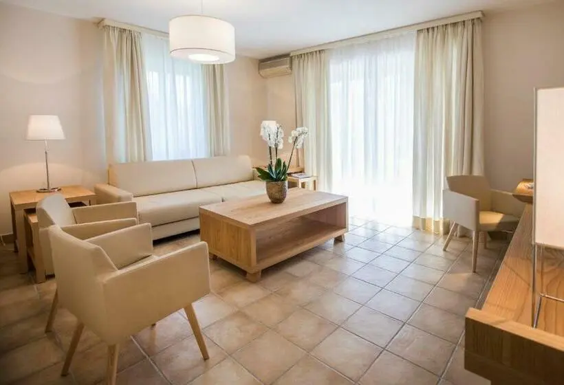 سوییت جونیور با بالکن, Villa Delta Suites House