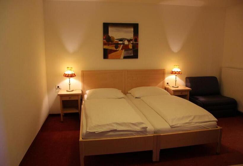 اتاق استاندارد, Hanny