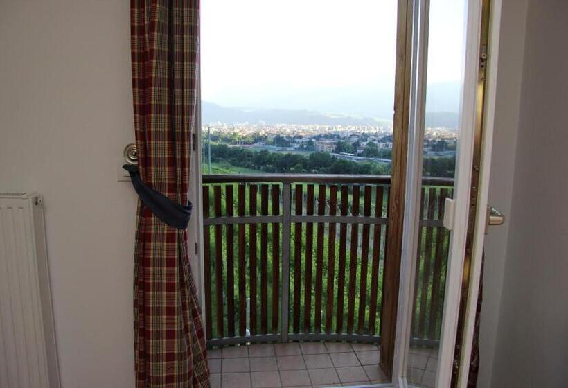 اتاق استاندارد, Hanny