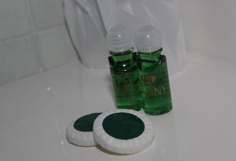 اتاق راحتی, Hanny