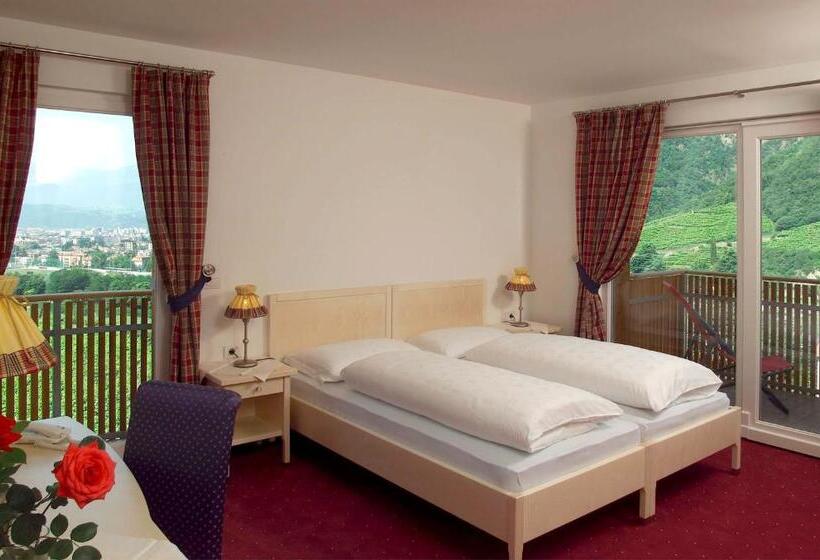 اتاق راحتی, Hanny