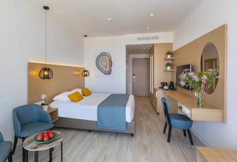 オーシャンビュースタンダードルーム, Leonardo Crystal Cove Hotel & Spa – Adults Only