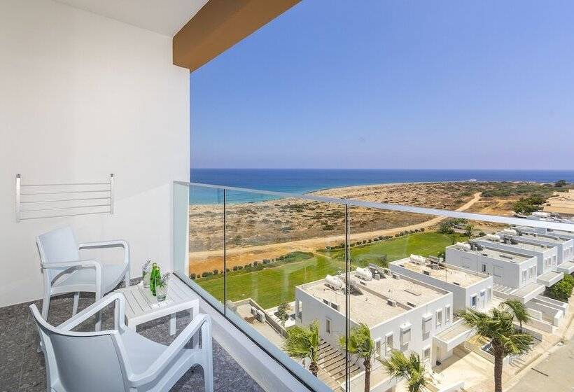 带海景的行政套房, Leonardo Crystal Cove Hotel & Spa – Adults Only