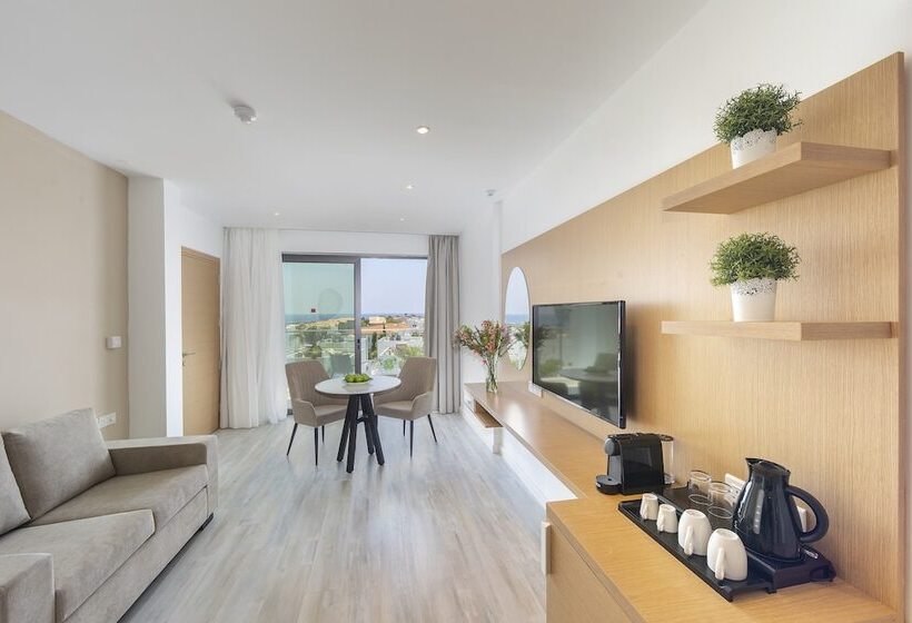 带海景的行政套房, Leonardo Crystal Cove Hotel & Spa – Adults Only