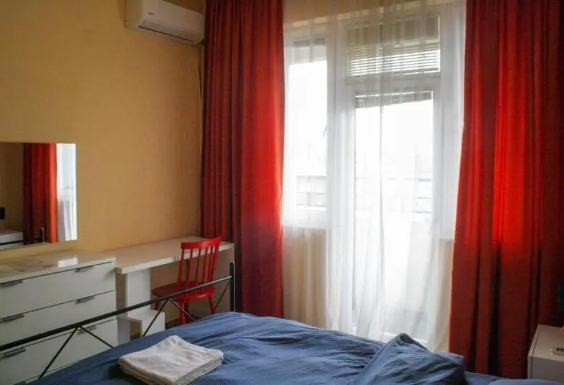 اتاق استاندارد با بالکن, Prishtina Center Hostel