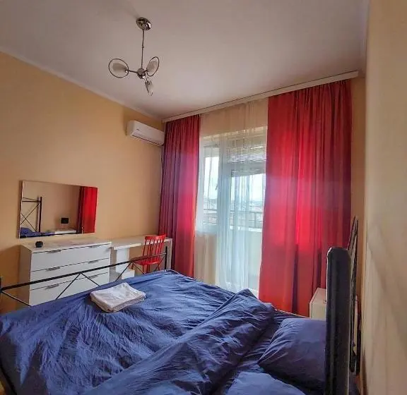 اتاق استاندارد با بالکن, Prishtina Center Hostel