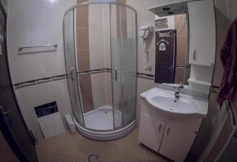 اتاق استاندارد با بالکن, Prishtina Center Hostel