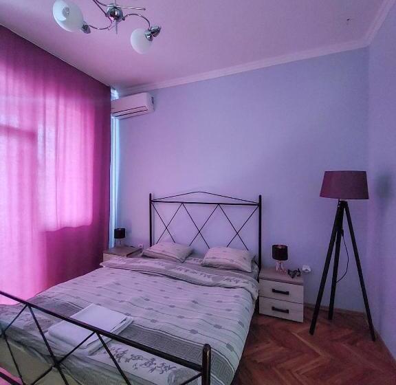 اتاق استاندارد با بالکن, Prishtina Center Hostel