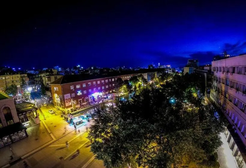 اتاق لوکس با بالکن, Prishtina Center Hostel