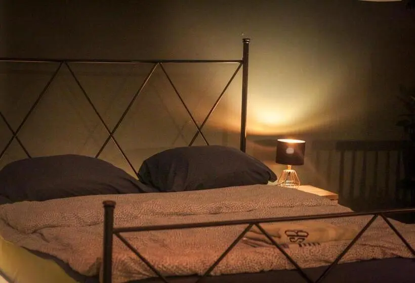 اتاق لوکس با بالکن, Prishtina Center Hostel