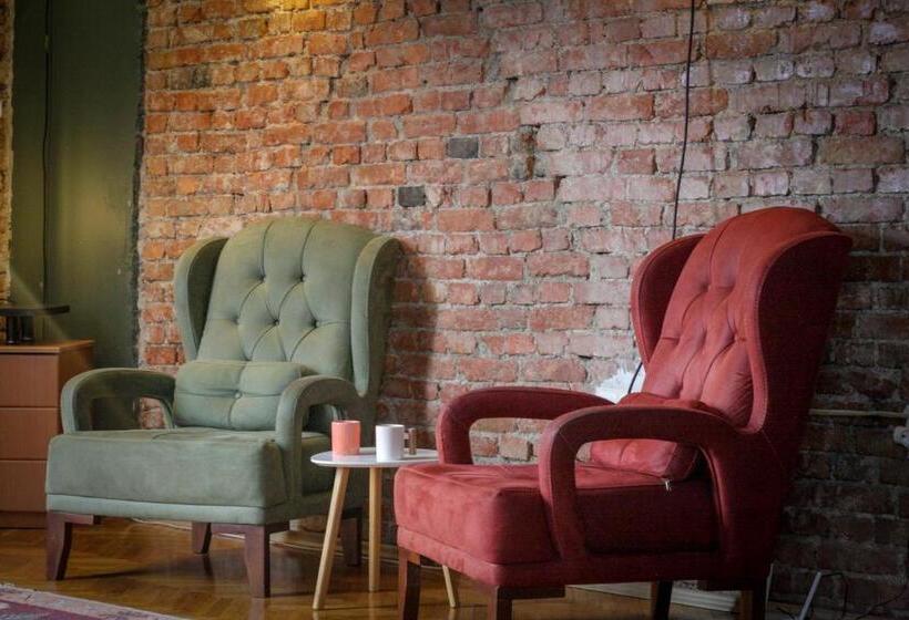 اتاق لوکس با بالکن, Prishtina Center Hostel