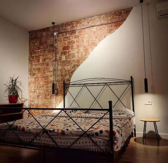 سوییت لوکس, Prishtina Center Hostel
