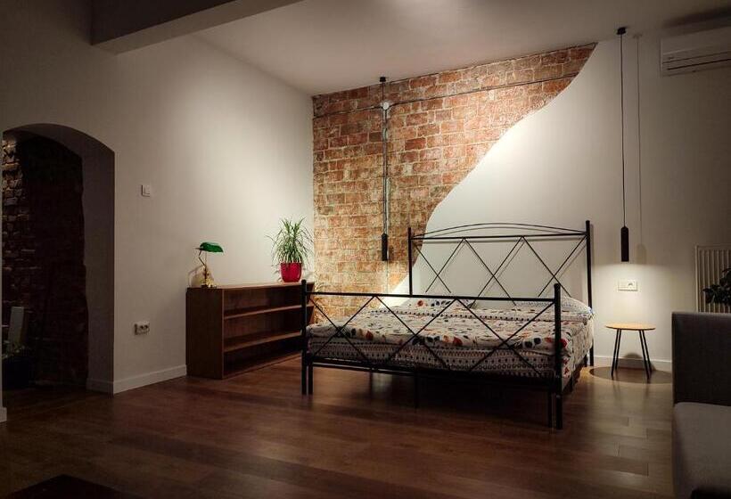 سوییت لوکس, Prishtina Center Hostel