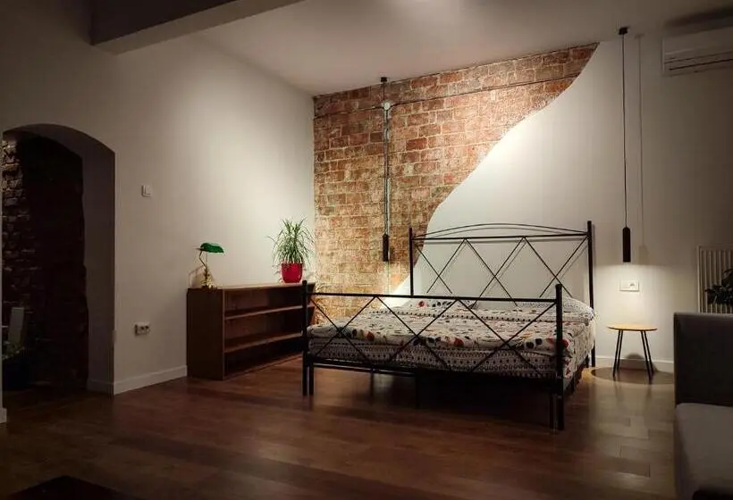 سوییت لوکس, Prishtina Center Hostel