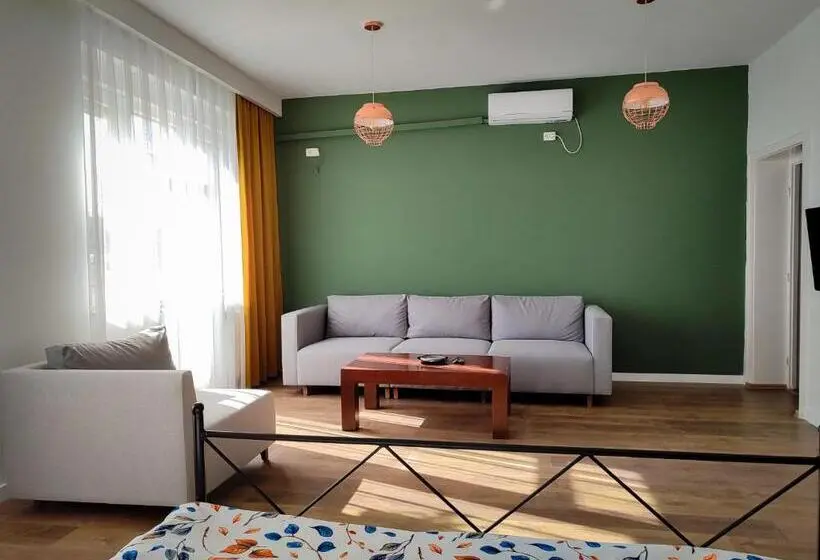 سوییت لوکس, Prishtina Center Hostel