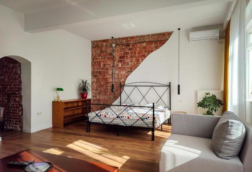 سوییت لوکس, Prishtina Center Hostel