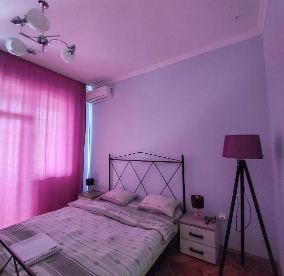 اتاق استاندارد با بالکن, Prishtina Center Hostel