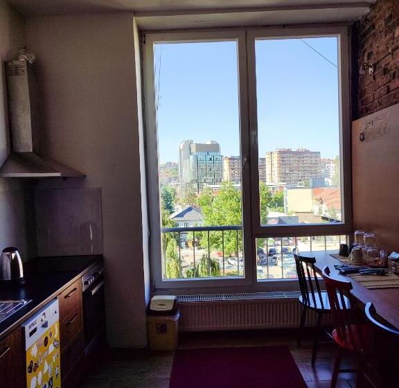 سوییت لوکس, Prishtina Center Hostel