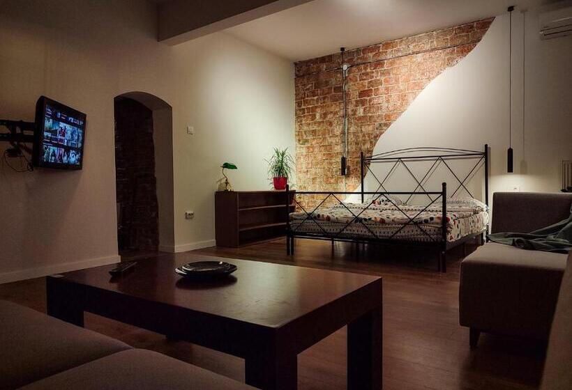سوییت لوکس, Prishtina Center Hostel