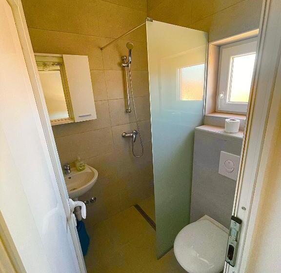 اتاق استاندارد چهارنفره با بالکن, Pansion Turudić