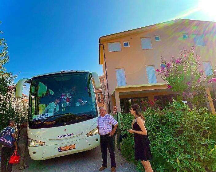اتاق استاندارد چهارنفره با بالکن, Pansion Turudić