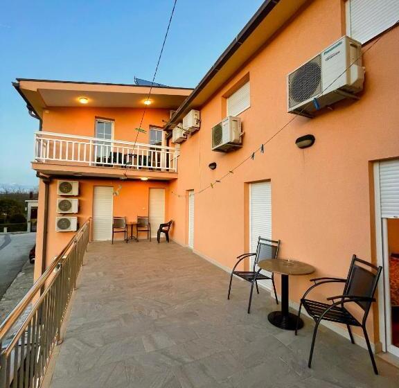 اتاق استاندارد چهارنفره با بالکن, Pansion Turudić