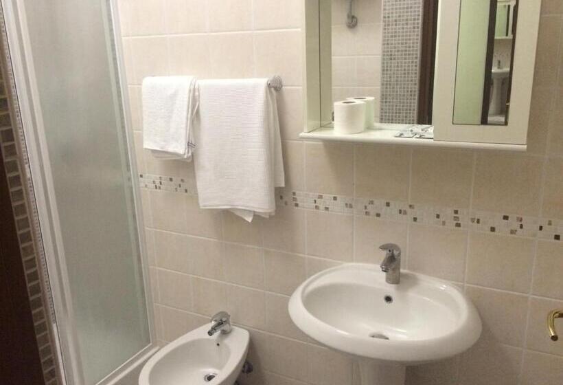 اتاق استاندارد, Tiburtina Hotel Holiday