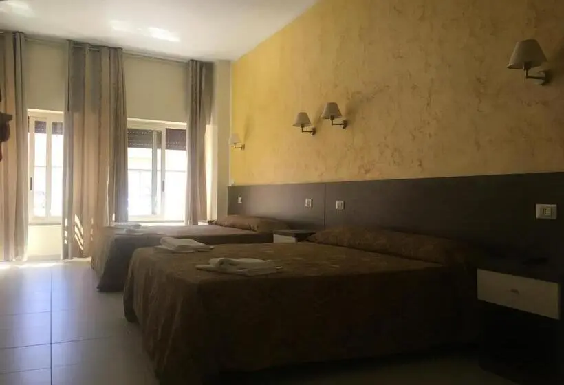 スタンダード4人部屋, Tiburtina Hotel Holiday