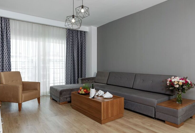 سوییت لوکس, Greenwood Suites Resort