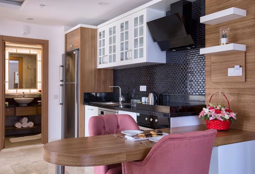 Люкс Повышенной Комфортности, Greenwood Suites Resort