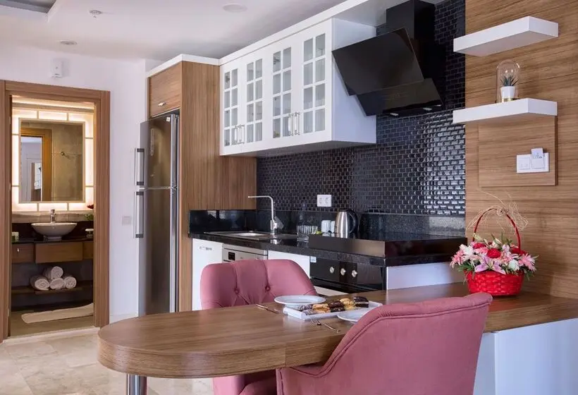 سوییت لوکس, Greenwood Suites Resort