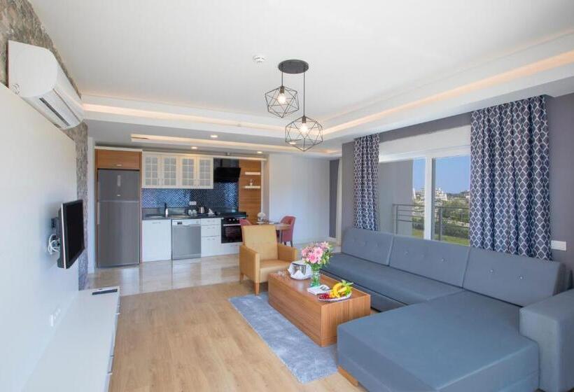 Люкс 2 Спальни, Greenwood Suites Resort