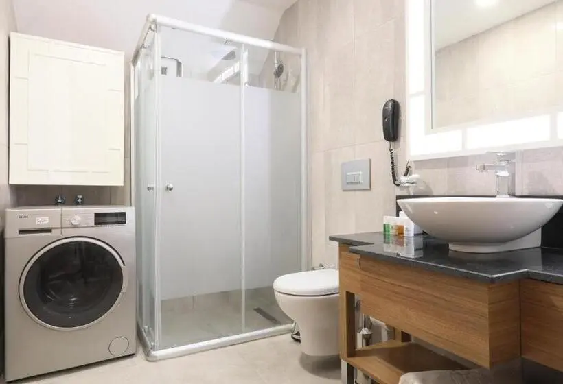 اتاق استاندارد با چشم‌انداز استخر, Greenwood Suites Resort