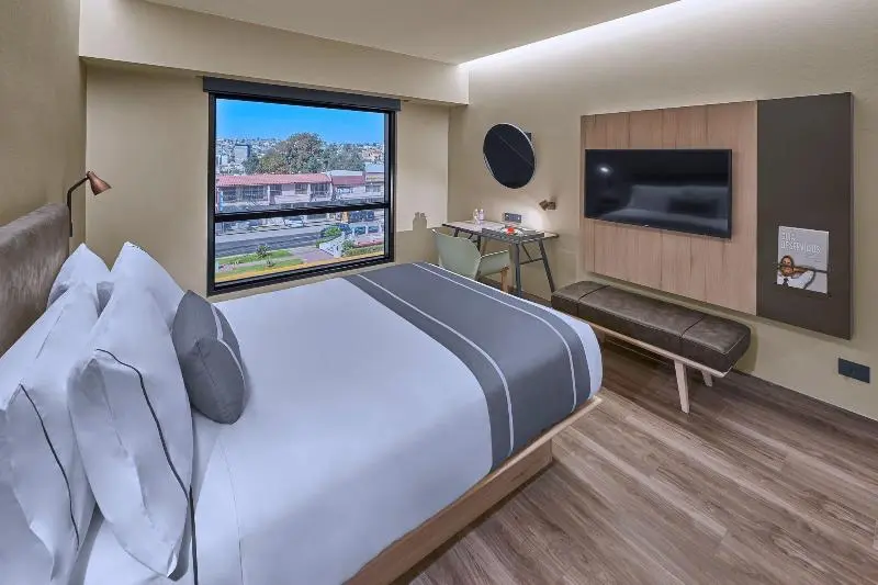 キングサイズベッドのスタンダードルーム, City Express Plus By Marriott Tijuana
