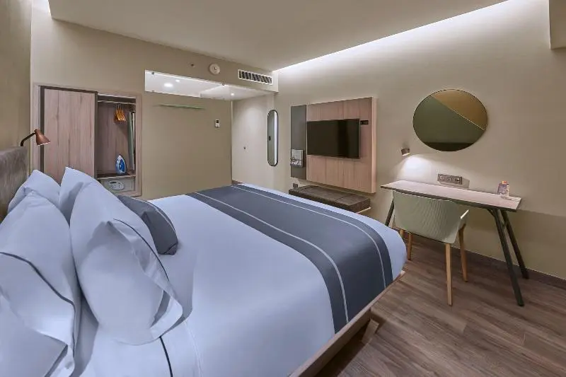 キングサイズベッドのスタンダードルーム, City Express Plus By Marriott Tijuana