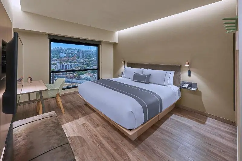 キングサイズベッドのスタンダードルーム, City Express Plus By Marriott Tijuana