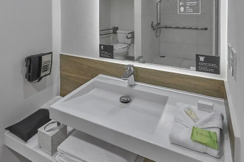 キングサイズベッドのスタンダードルーム, City Express Plus By Marriott Tijuana
