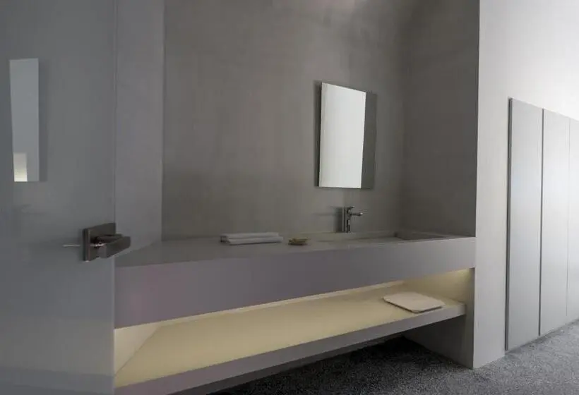 سوئیت با چشم‌انداز, Echoes Luxury Suites