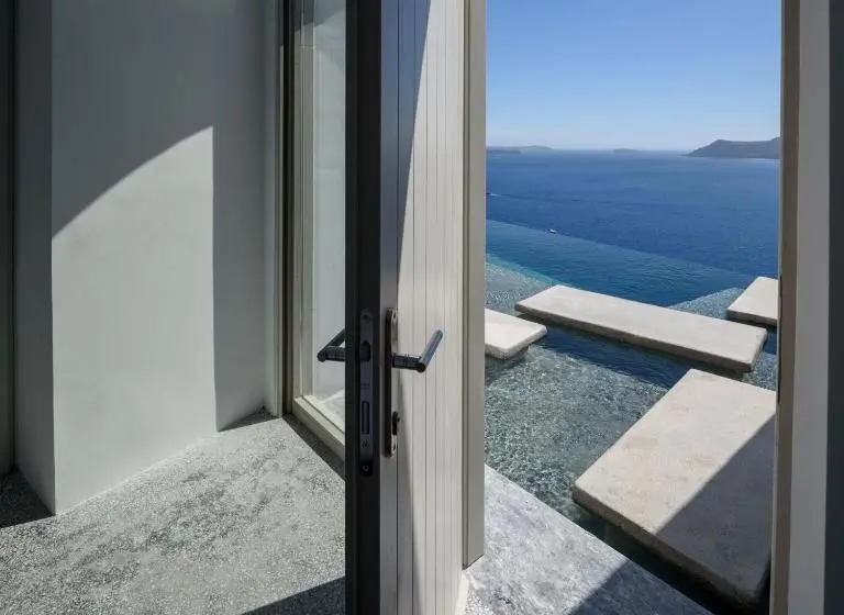 سوئیت با چشم‌انداز, Echoes Luxury Suites