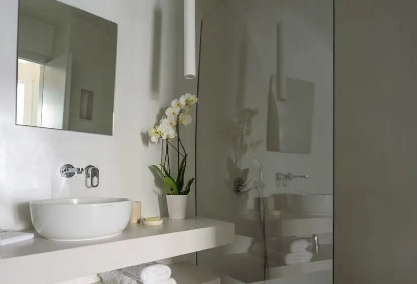 سوئیت با چشم‌انداز, Echoes Luxury Suites
