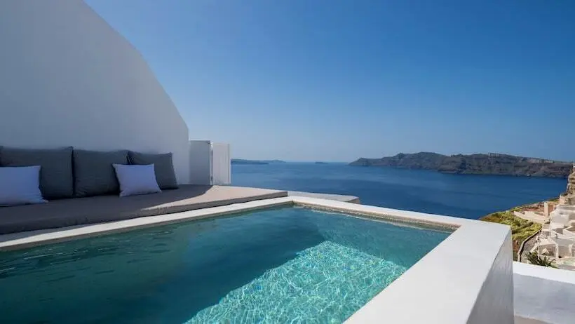 سوئیت با چشم‌انداز, Echoes Luxury Suites