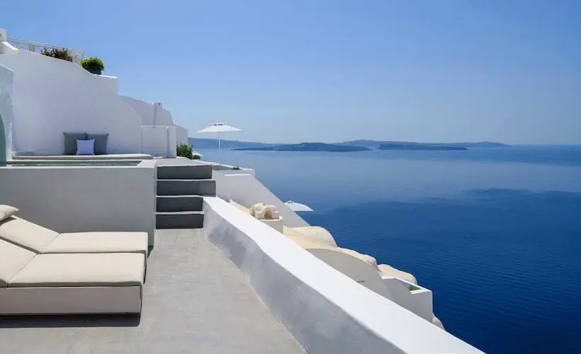 سوئیت با چشم‌انداز, Echoes Luxury Suites